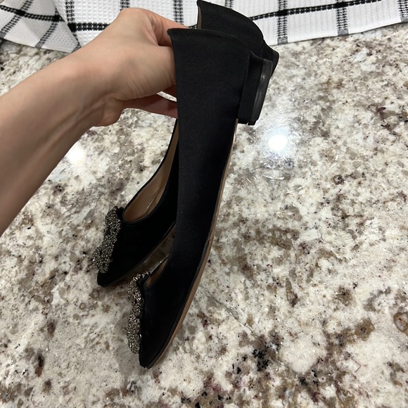 MANOLO BLAHNIK Hangisiflat Embellished Satin Ballet Flats - Picture 14 of 17